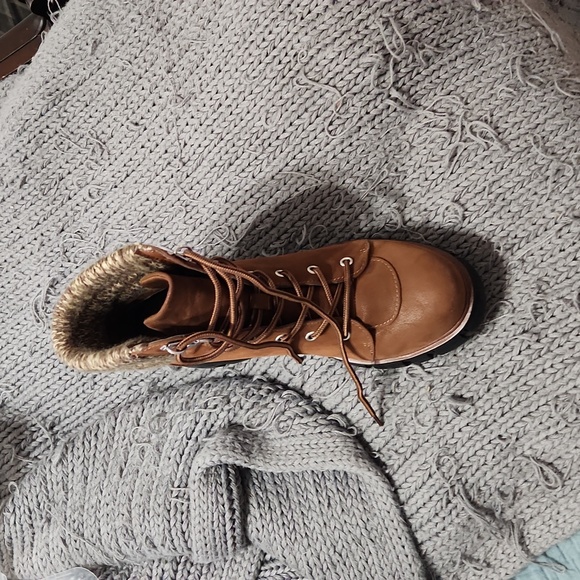 SOLD - Mia Catalin suede boot size 8 - Picture 2 of 4